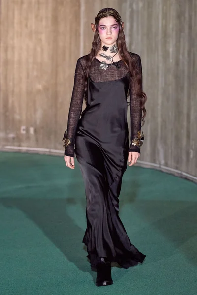 Look 10